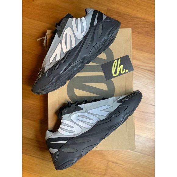 Sz 12 Yeezy Adidas Boost 700 MNVN "Metallic" - Picture 7 of 7